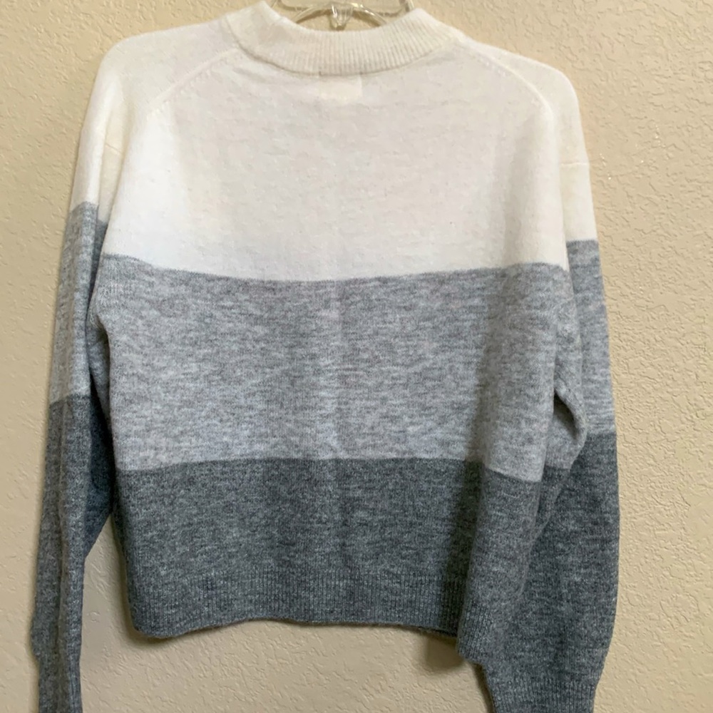 H&M Sweater - Picture 4 of 6